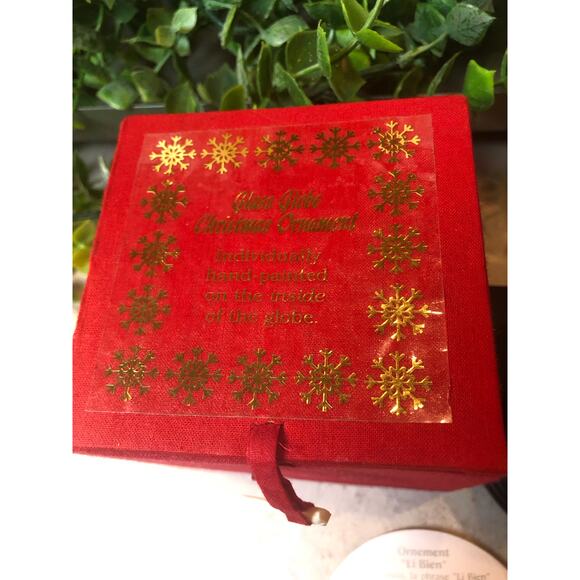 “Li Bien” One of a kind Christmas ornament. Eskimos skating hand-painted signed. - Picture 9 of 10